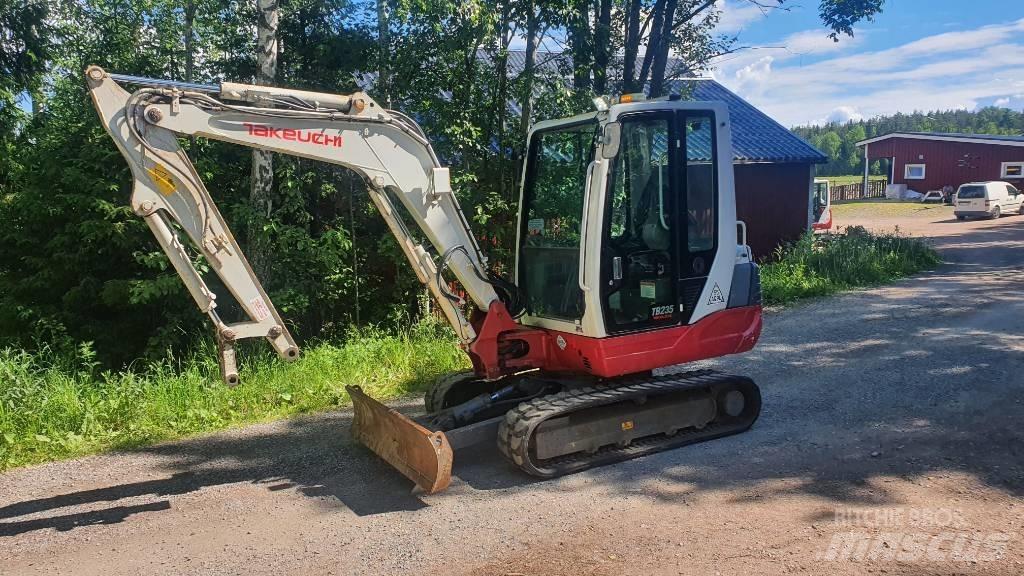 Takeuchi TB235 Minigravere <7t