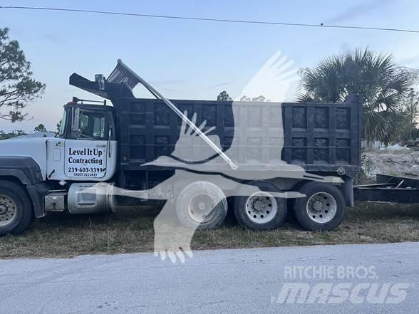Mack RD688S Tippbil