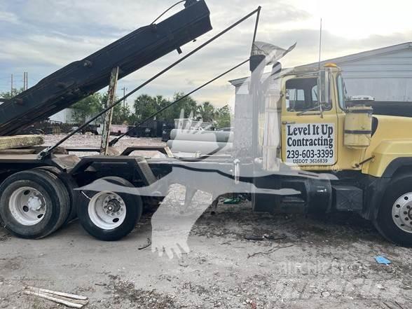 Mack RD688S Renovasjonsbil