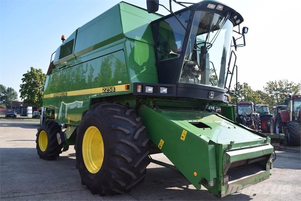 John Deere 2064 Skurtreskere