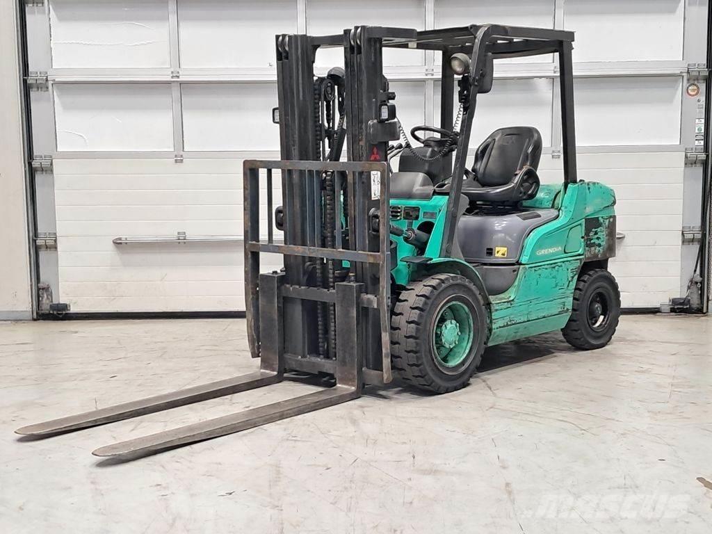 Mitsubishi FD30NT Diesel Trucker