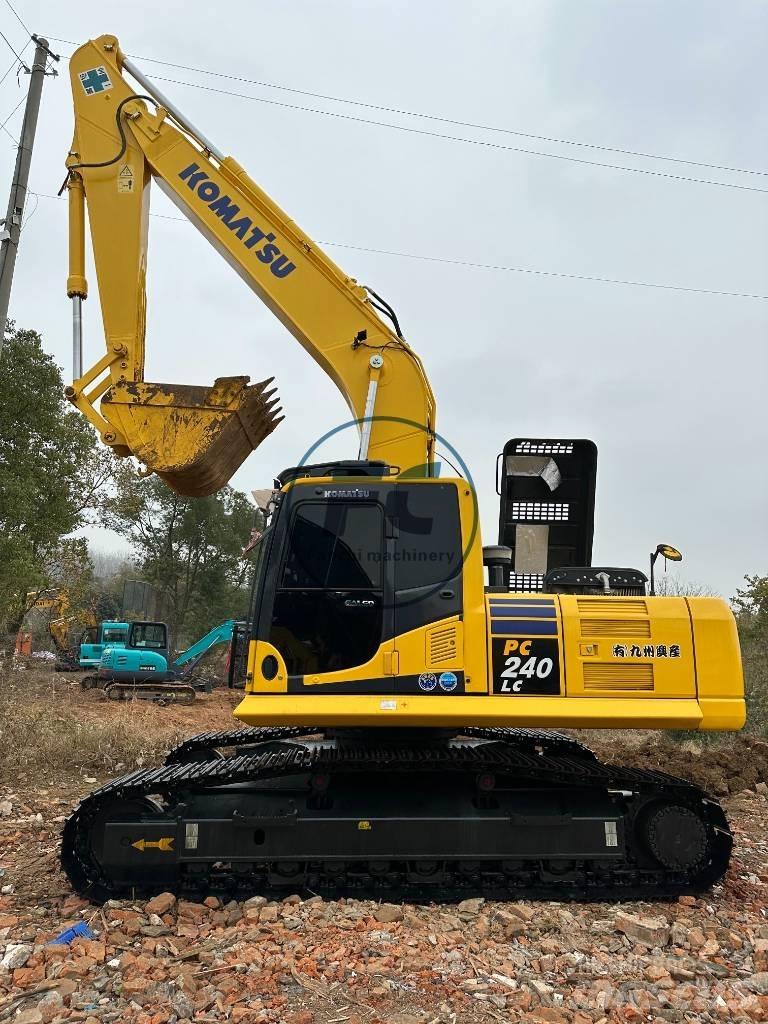 Komatsu PC 240-8 Beltegraver