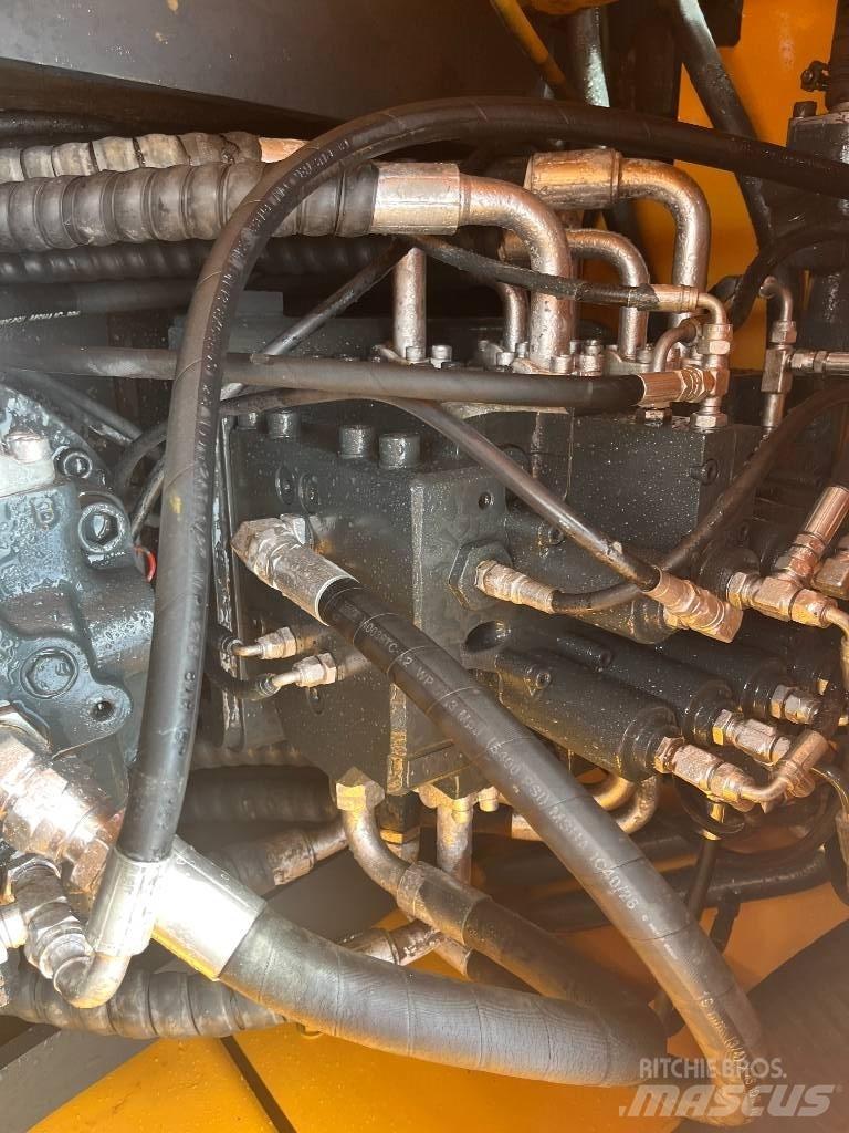 Hyundai 220LC-9S Beltegraver