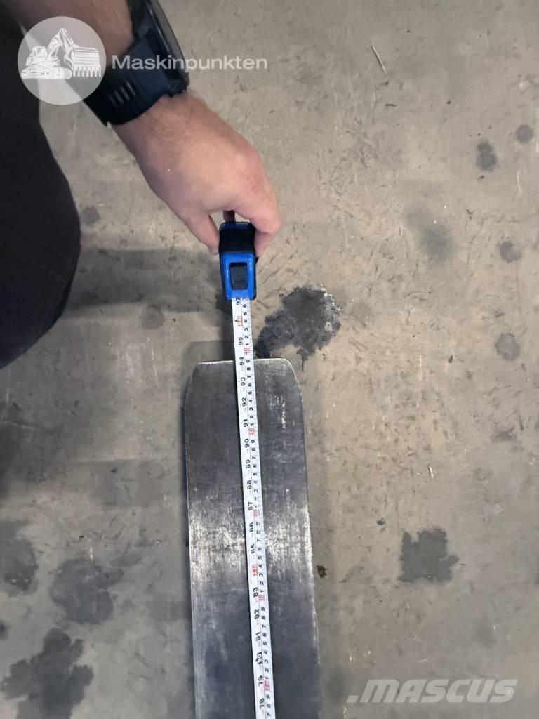 Kalmar DCE 80-6 Diesel Trucker