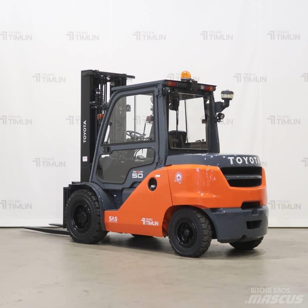 Toyota 40-8FD50N Diesel Trucker