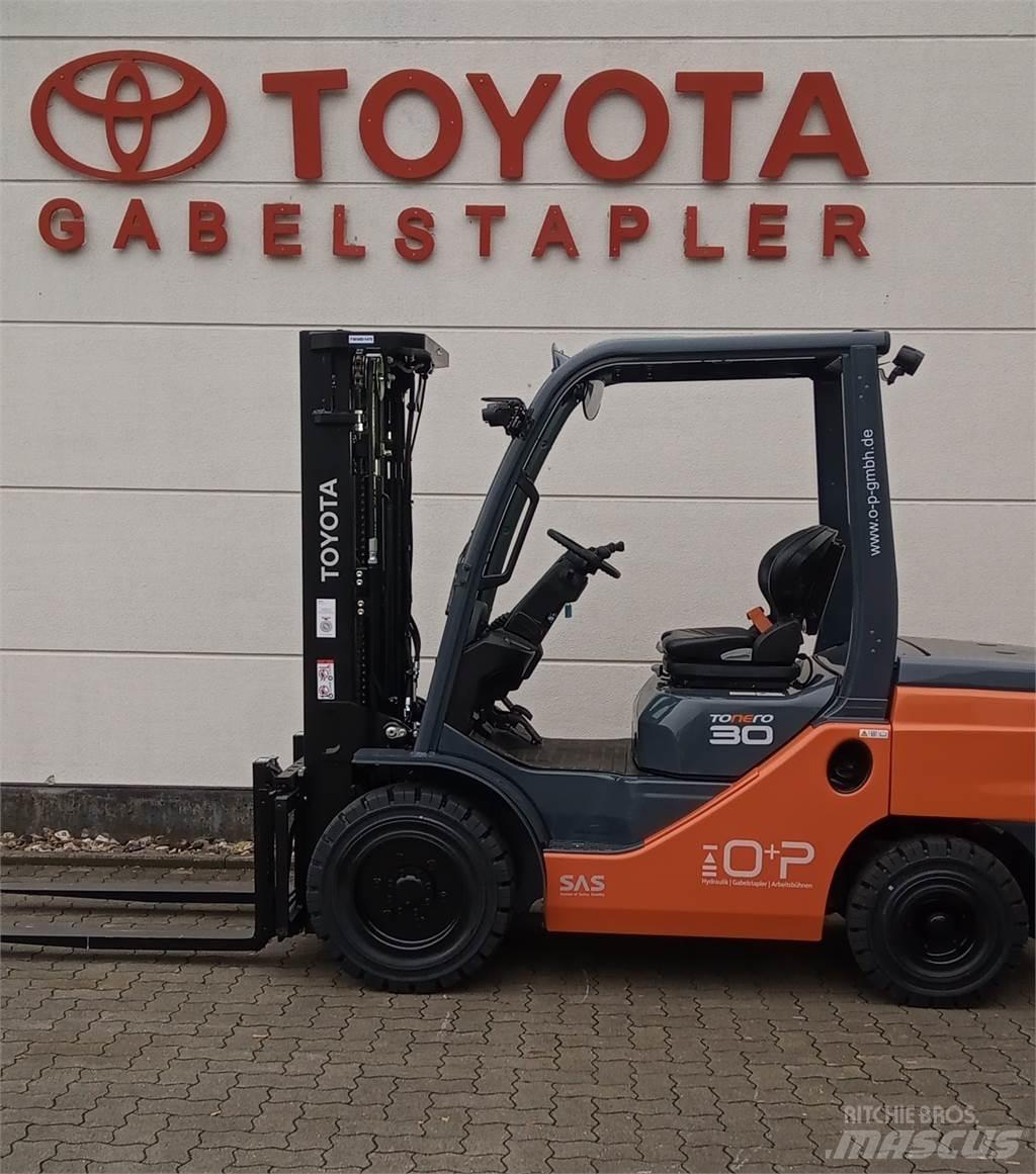 Toyota 52-8FDF30 Diesel Trucker