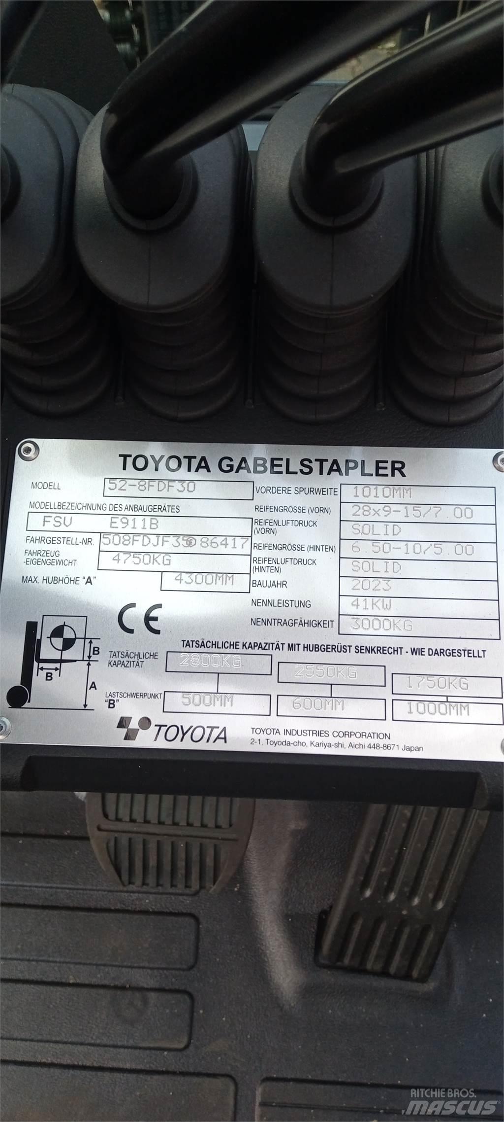 Toyota 52-8FDF30 Diesel Trucker