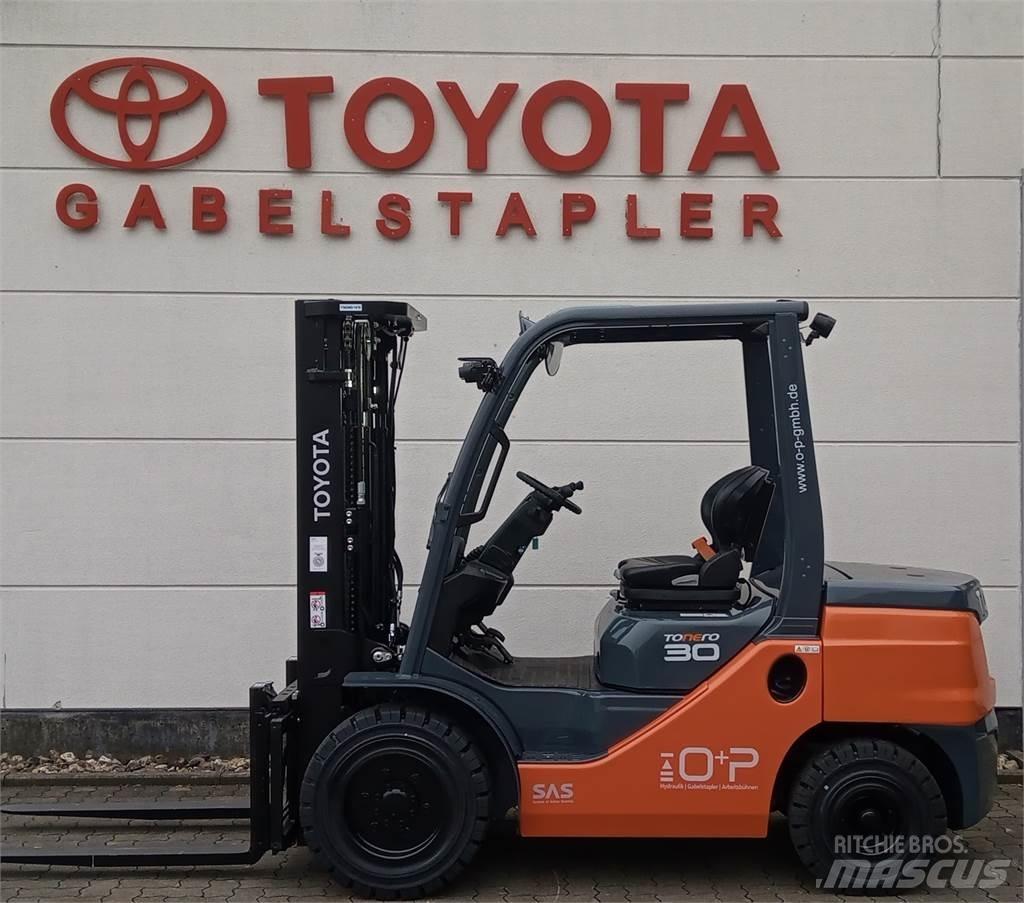 Toyota 52-8FDF30 Diesel Trucker