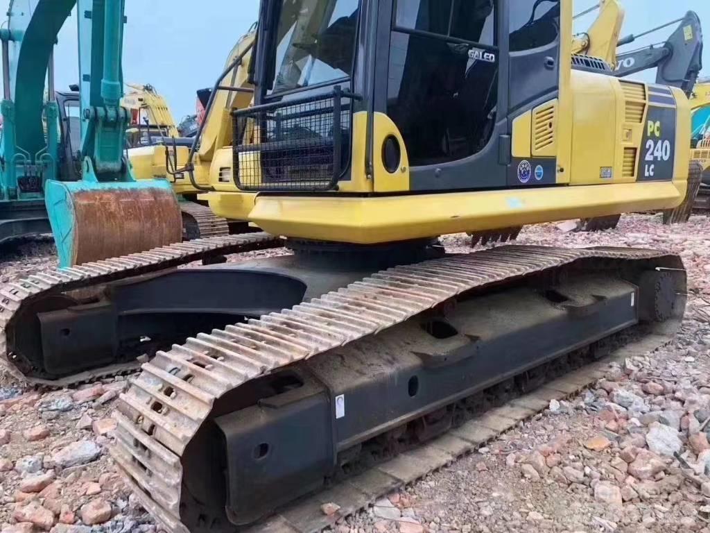 Komatsu PC 240 Beltegraver