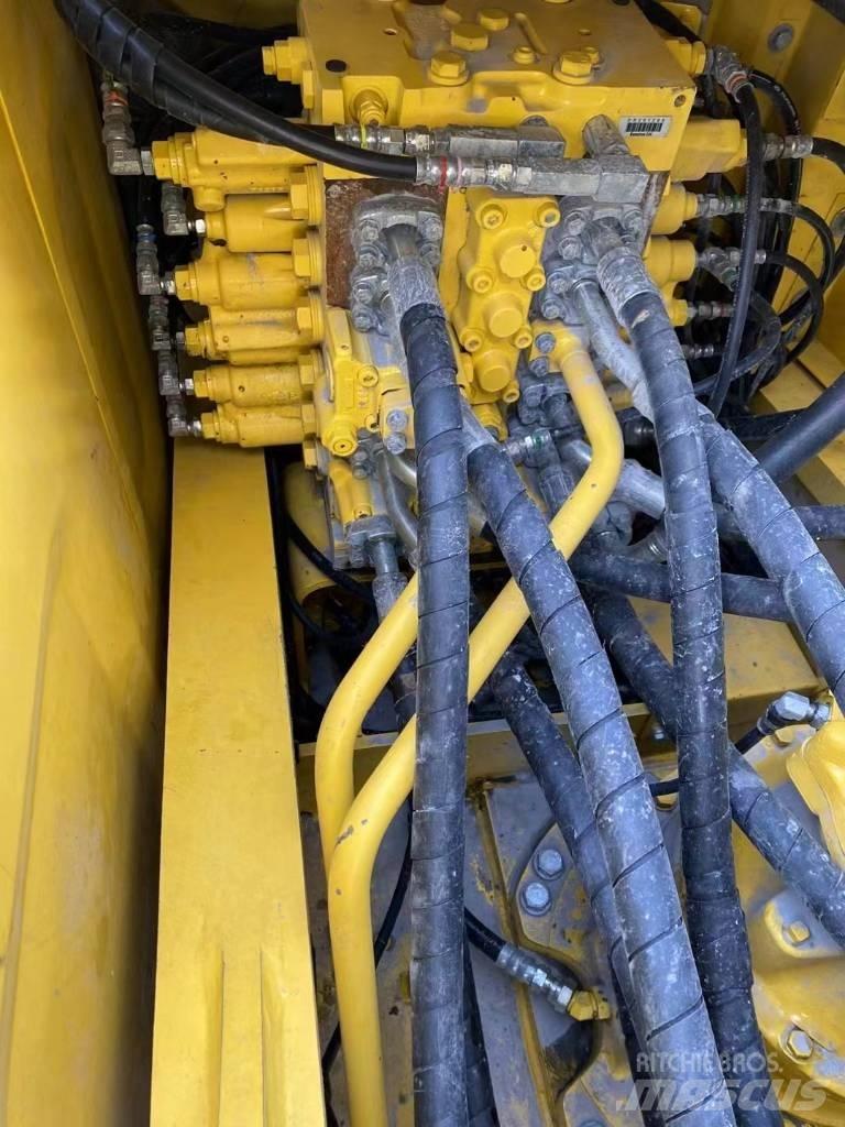 Komatsu 240LC-8 Beltegraver