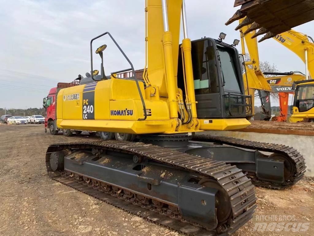 Komatsu 240LC-8 Beltegraver
