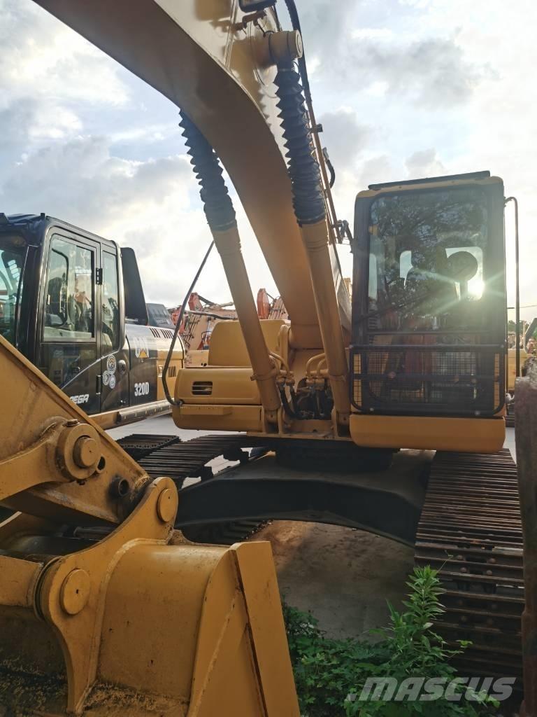 Komatsu PC 220-7 Beltegraver
