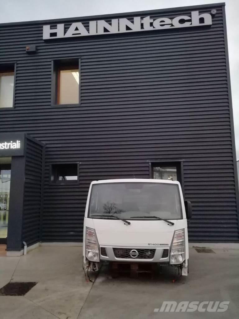 Nissan NT 400 Førerhus og Interiør