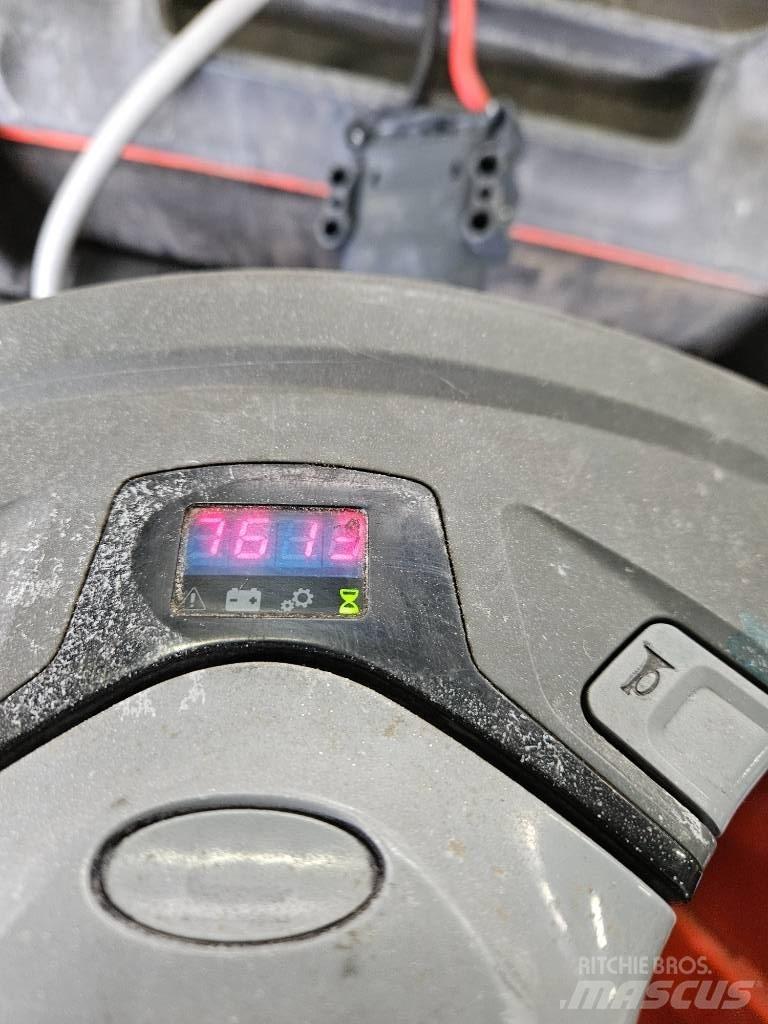 BT LPE250 Lavtløftende truck med platform