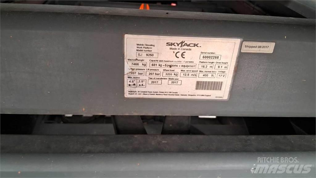 SkyJack 9250RT Sakselifter