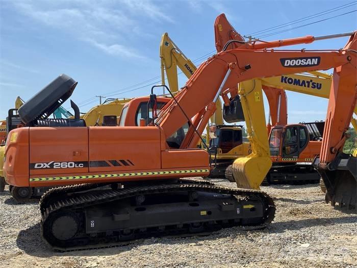 Doosan DX 260LC Beltegraver