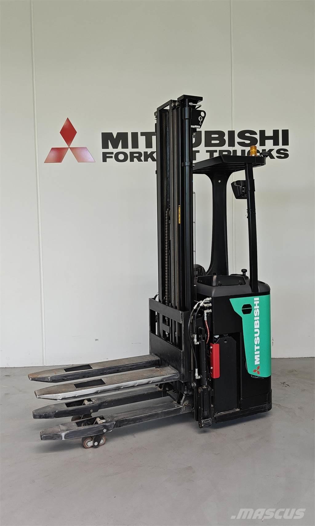 Mitsubishi SBR16NI Lavtløftende truck med platform