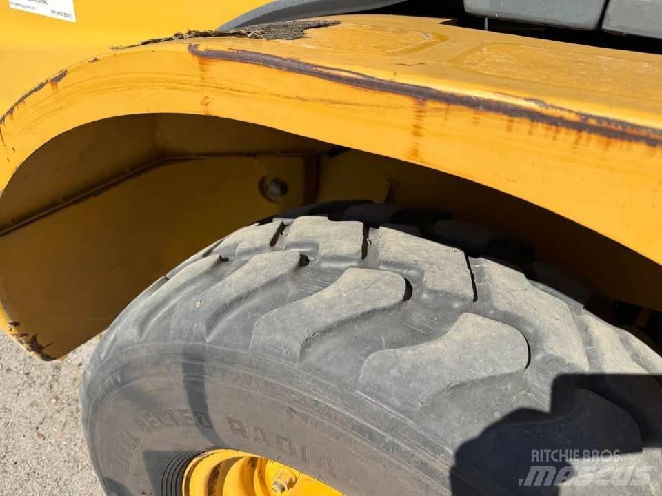 John Deere 244 J Hjullastere