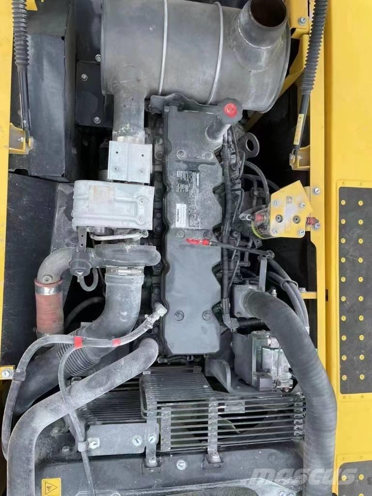 Komatsu PC220-8 Beltegraver