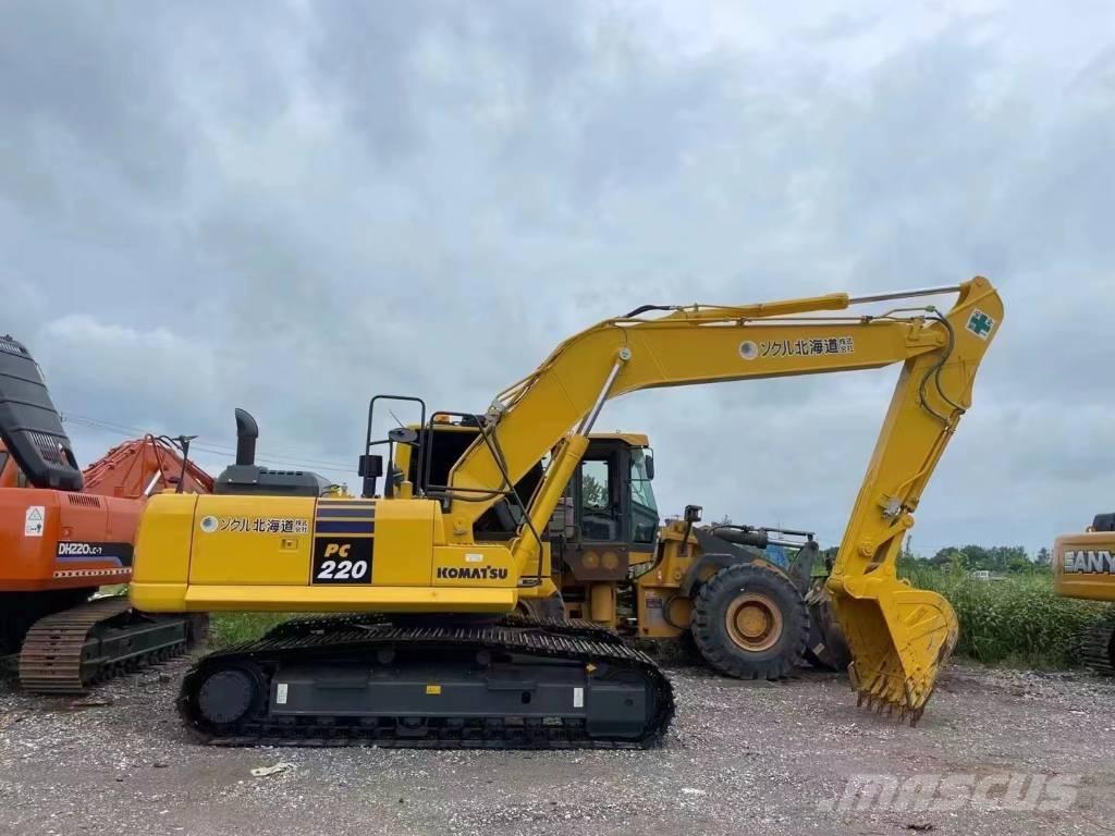 Komatsu PC220-8 Beltegraver