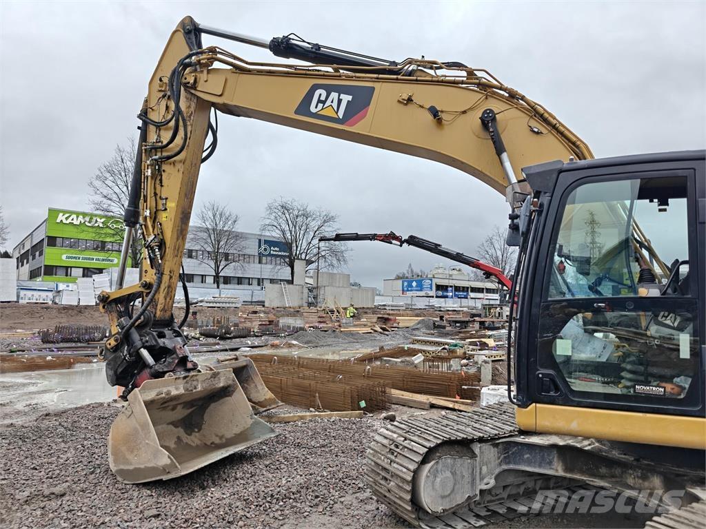 CAT 323 Beltegraver