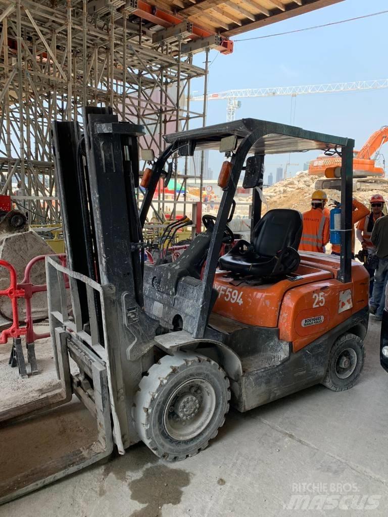 TCM Forklift FD25T4 Diesel Trucker