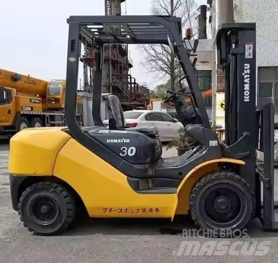 Komatsu 30 Diesel Trucker