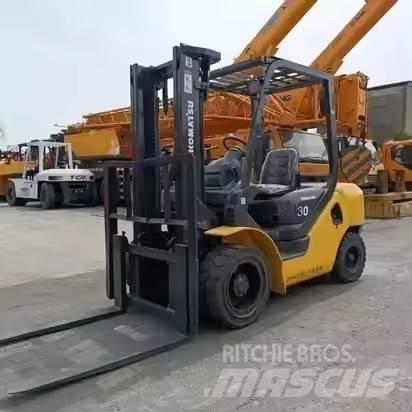 Komatsu 30 Diesel Trucker