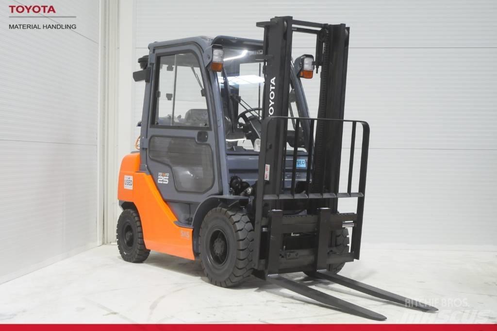 Toyota 02-8 FGF 25 Propan trucker