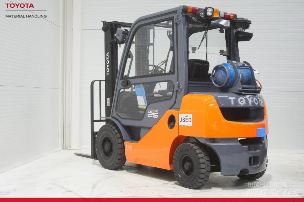 Toyota 02-8 FGF 25 Propan trucker