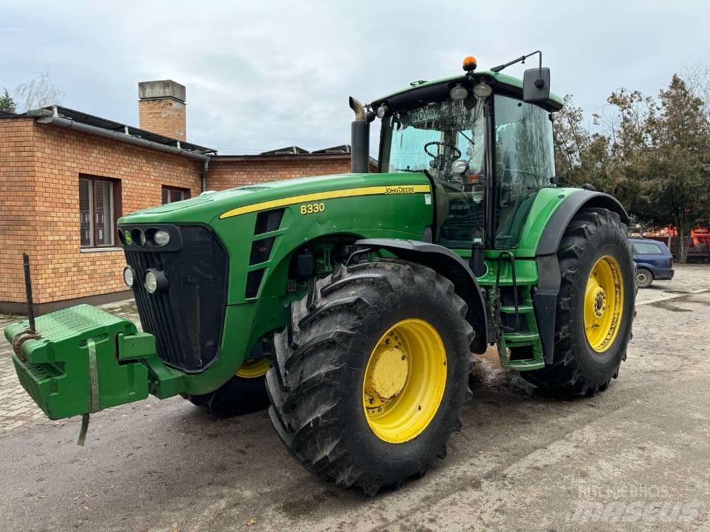 John Deere 8330 Traktorer