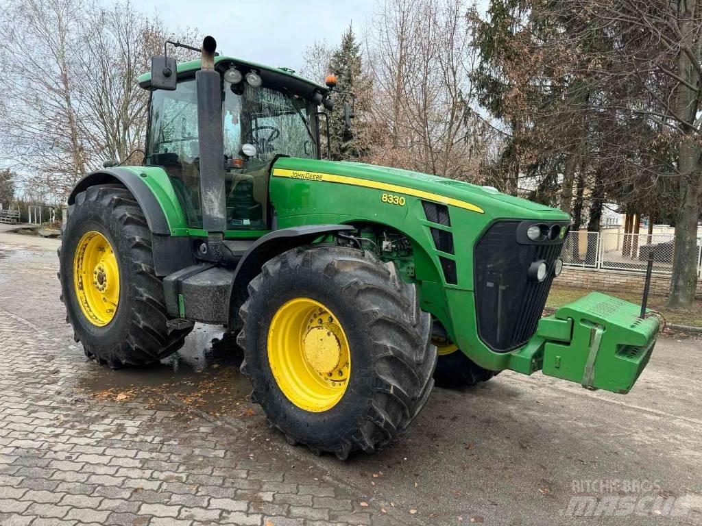 John Deere 8330 Traktorer