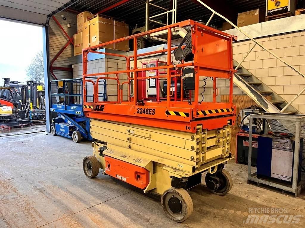 JLG 3246ES Sakselifter