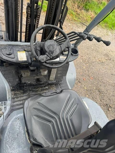 Toyota 8 FDF 30 Diesel Trucker