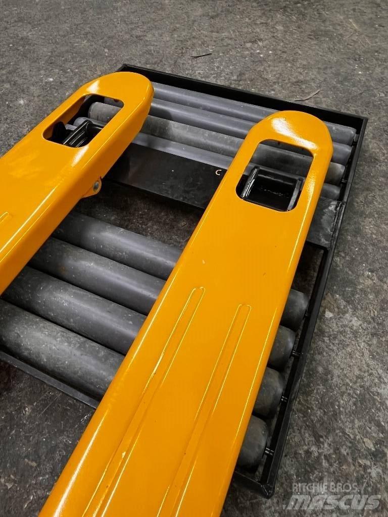  ROČNI VILIČAR Terrenggående gaffeltruck