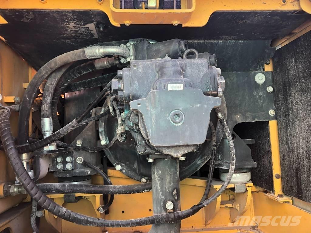 Komatsu 350 Beltegraver