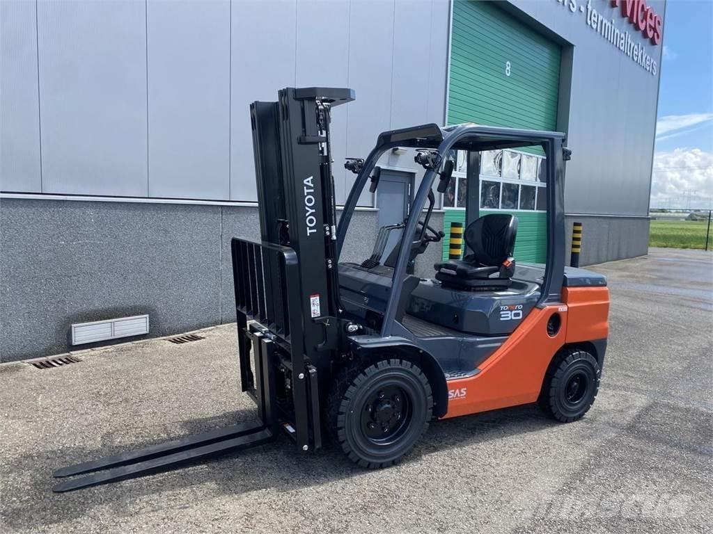 Toyota 52-8FDF30 Diesel Trucker