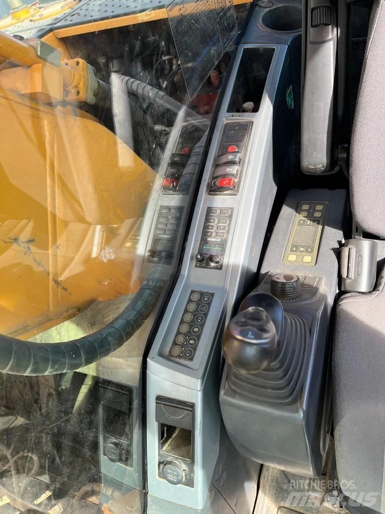 JCB JS 220 LC Beltegraver