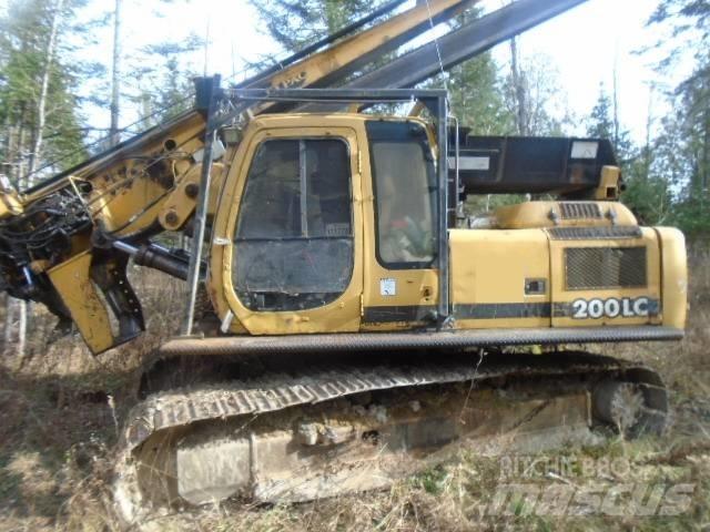 John Deere 200 LC Treknusere