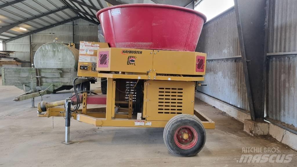 Haybuster H-835 Rundballerivere, -kuttere og -utpakkere