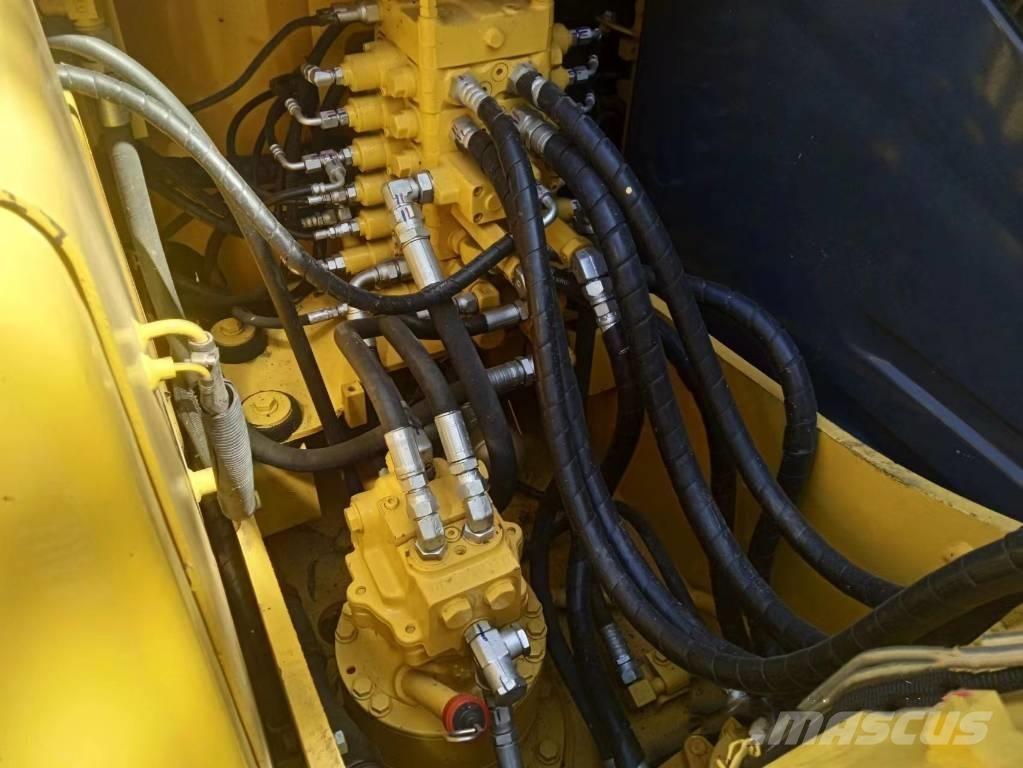 Komatsu PC130-7 Beltegraver