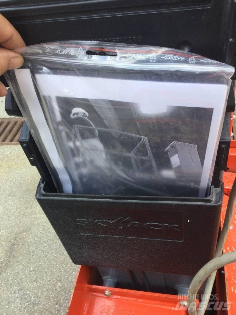 SkyJack SJ 12 Sakselifter