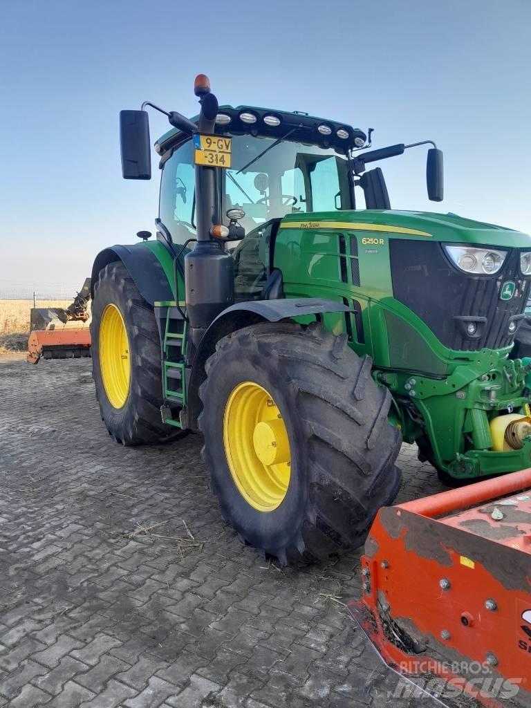 John Deere 6250R Traktorer