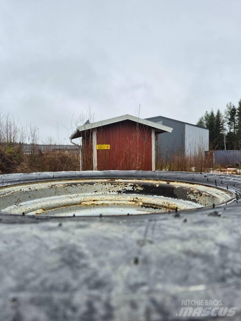 Dunlop 365/80R20 Dekk, hjul og felger