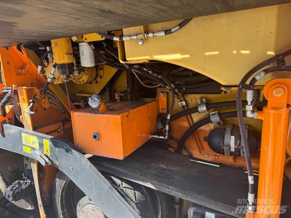 CAT AP 555 E Asfaltutleggere