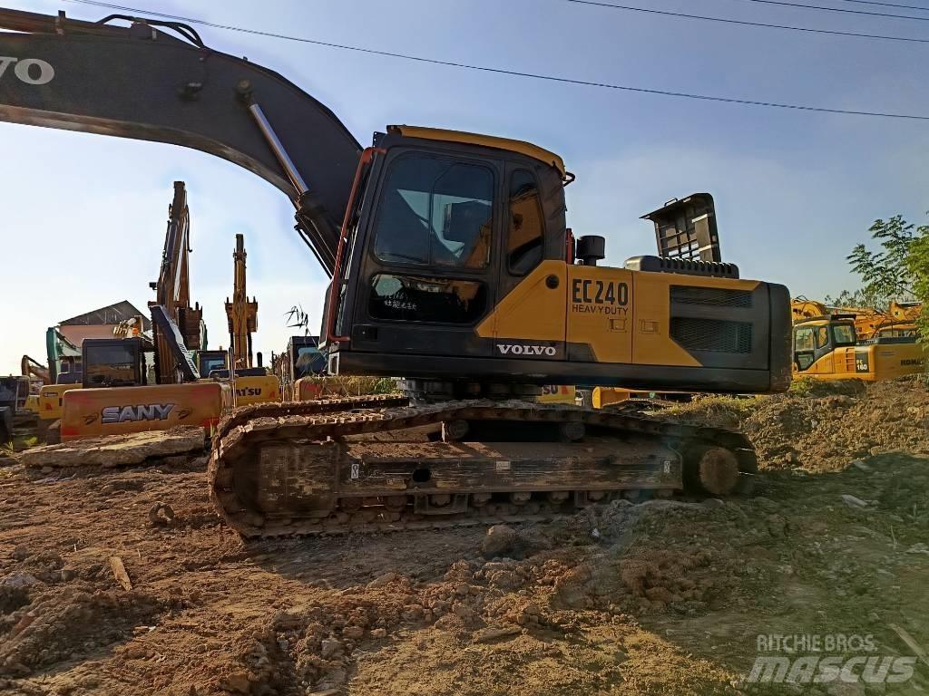 Volvo EC 240 Beltegraver