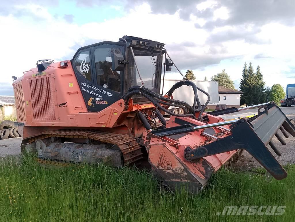 Prime Tech P 475 Traktor med skogsutstyr