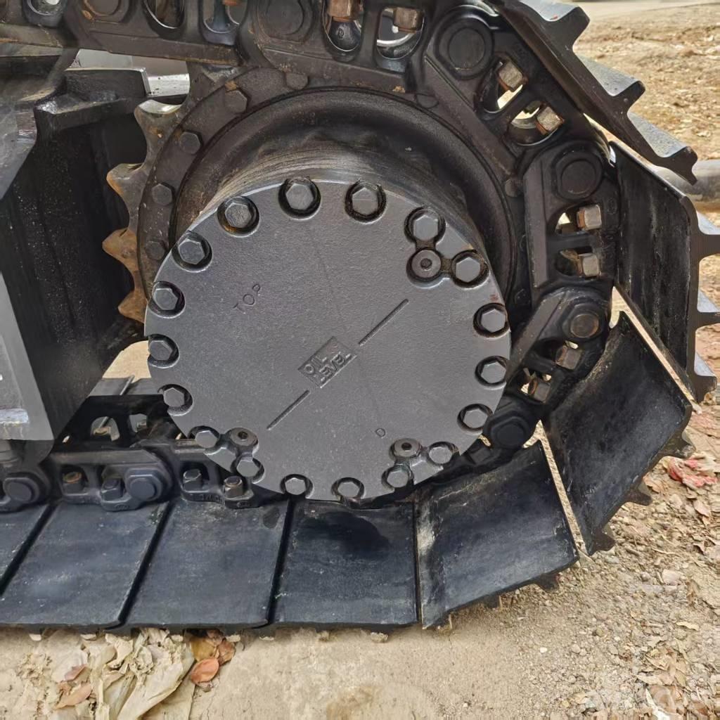 Komatsu PC 200-8 Beltegraver
