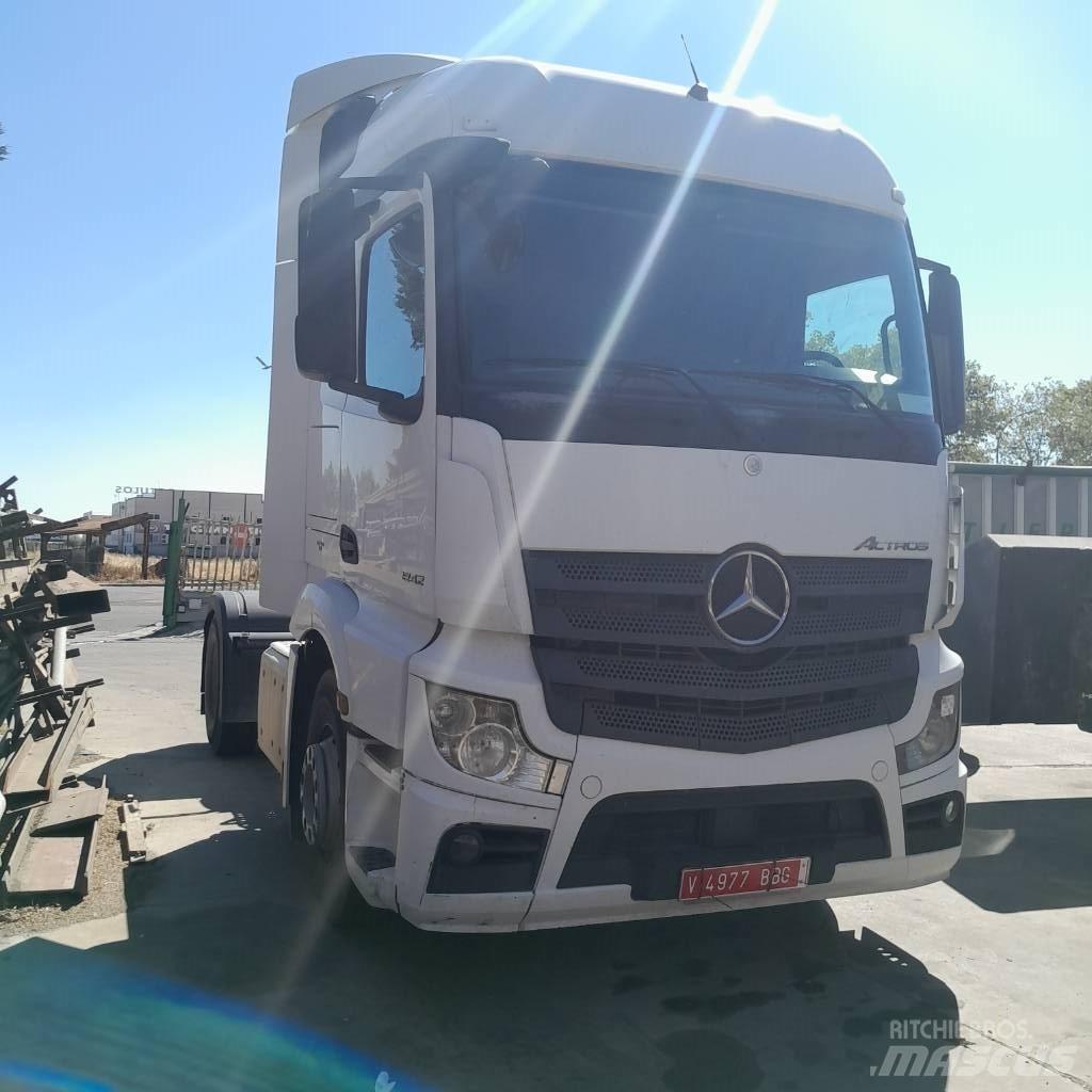Mercedes-Benz 1842 Trekkvogner
