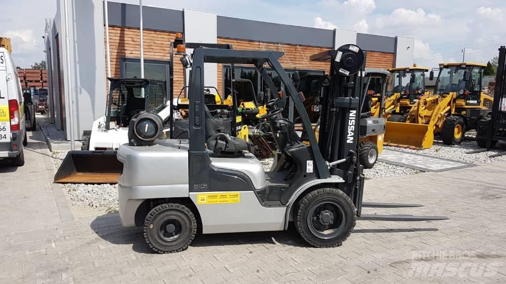 Nissan UGL02A35DU Propan trucker